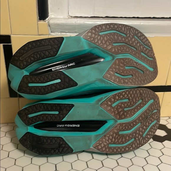 Teal New Balance Supercomp trainer v3 running sneakers in 9.5 w or 8 m - Picture 5 of 8